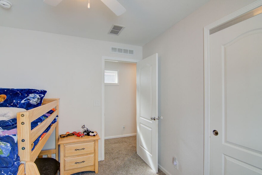 Building Photo - 120 Barnwood Cir