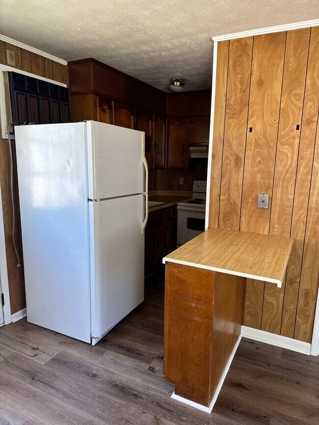 Building Photo - Clinton- 400