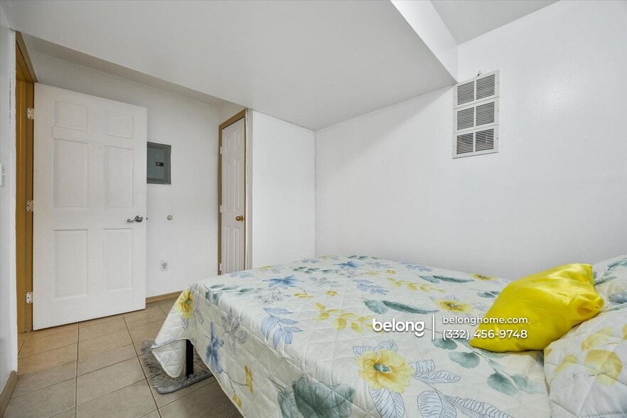 Building Photo - 18 Wayne St