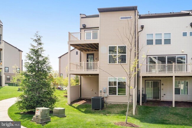 Building Photo - 4975 Longmire Wy