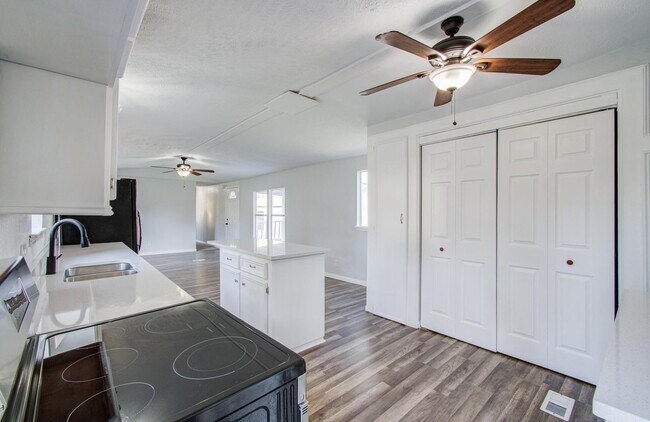 Building Photo - 13419 Commander Cir