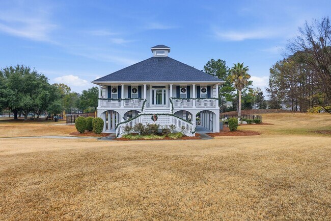 Building Photo - Centrally Located Home in Richmond Hill