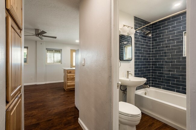 Building Photo - 501 El Paraiso Rd NW