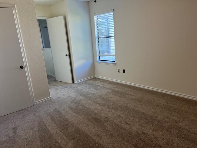 Building Photo - 13304 Saddlebrook Trail