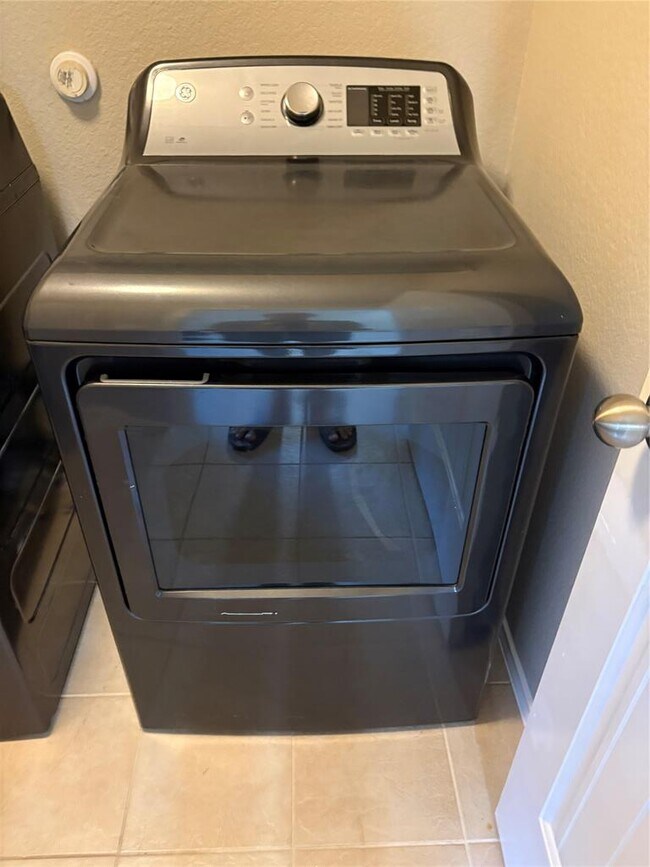 Building Photo - 185 Housefinch Loop