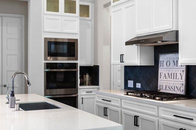 Building Photo - 2210 Bristlegrass Dr