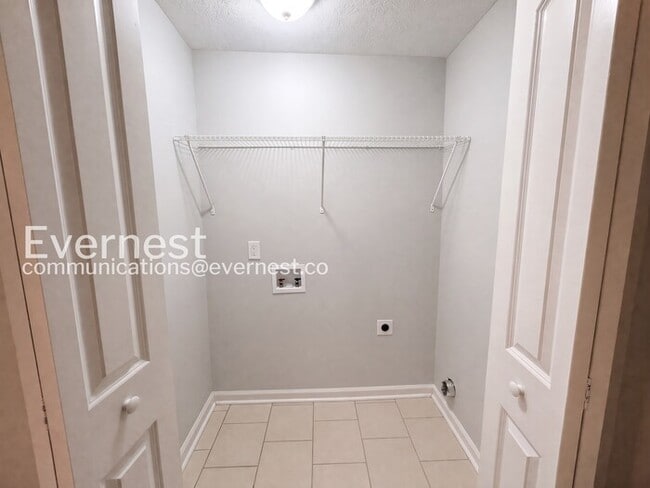 Building Photo - 5 Bed & 4 Bath House in Lithonia / Pet-Friendly /