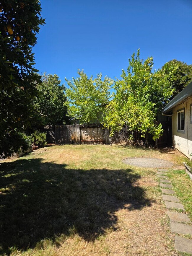 Building Photo - Great location off Sunrise & Coloma - Renovated 3bdrm, 2 bath