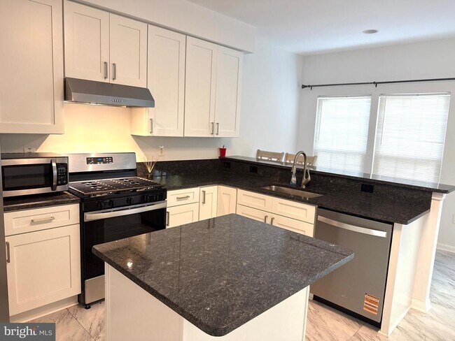 Building Photo - 3969 Cressida Pl