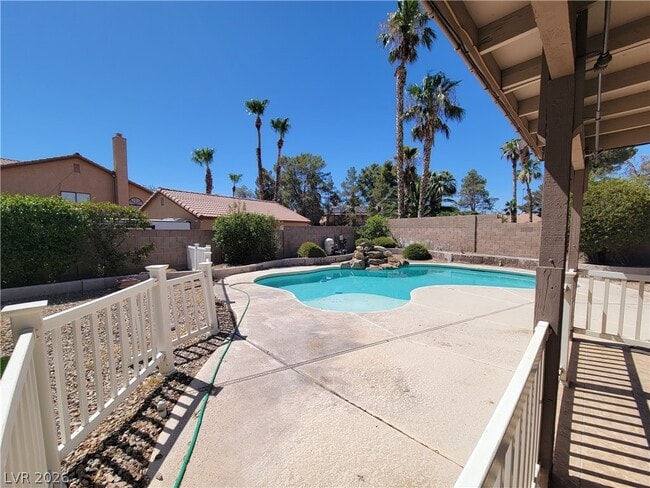 Building Photo - 3319 Palmdesert Way