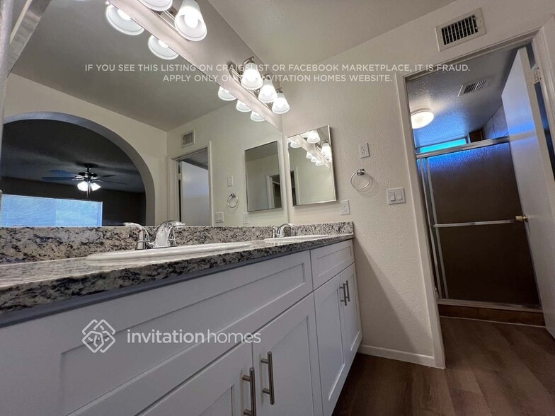 Building Photo - 2210 W Utopia Rd