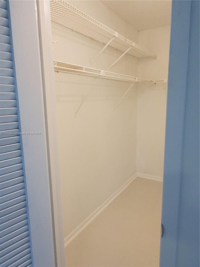 Building Photo - 1076 Cornwall D