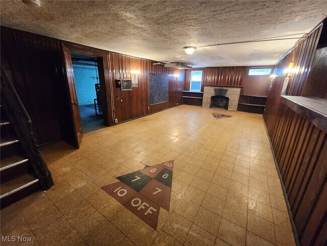 Building Photo - 3610 Harvey Rd