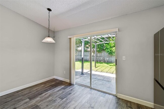 Building Photo - 331 Feather Tree Dr