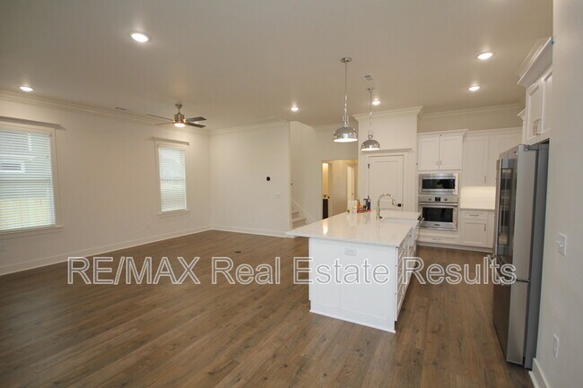 Building Photo - 1900 W Saddlebrook Ln