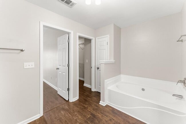 Building Photo - 1933 Lake Heights Cir NW