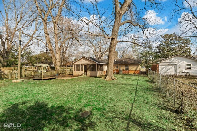 Building Photo - 2726 W Cavett Dr