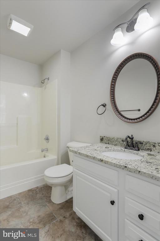 Building Photo - 9 Delano Dr