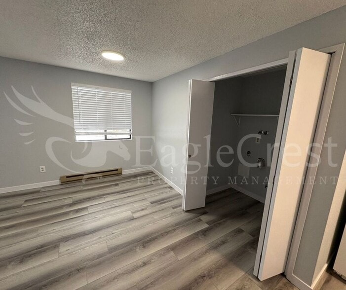 Building Photo - 320NEC