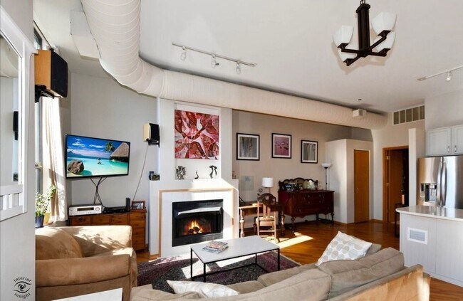 Building Photo - 910 S Michigan Ave