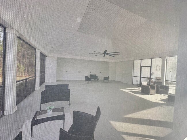 Building Photo - 4 Br/2.5 Bth in The Watergrass Community