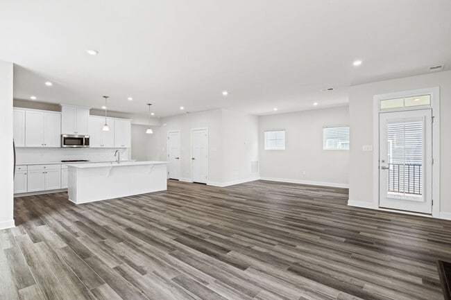 Building Photo - Beautiful 5 Bedroom Home with Attached In-...