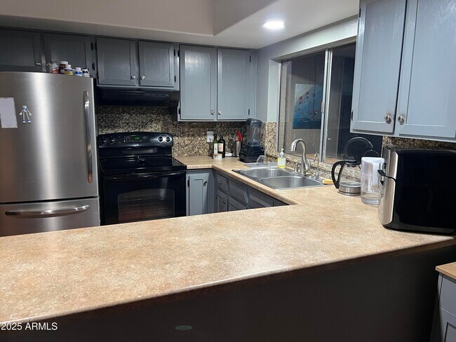 Building Photo - 15635 North 21st St