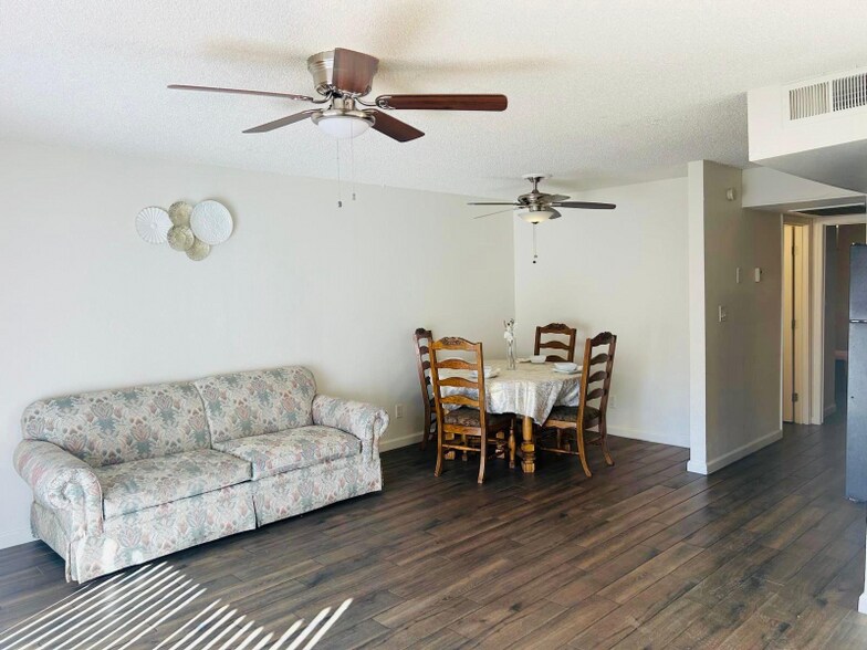 Building Photo - 4444 N 7th Ave