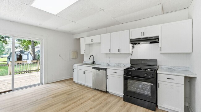 Building Photo - 1221 Wefel St