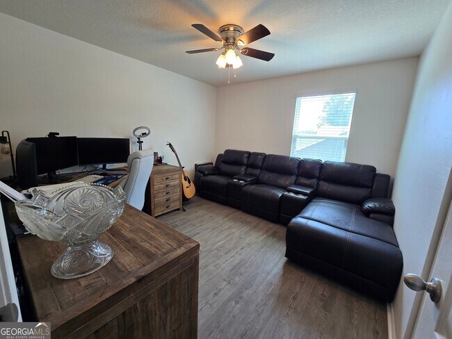 Building Photo - 101 Cedar Breeze Dr