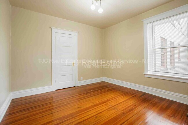 Building Photo - 2316 E 12th Ave