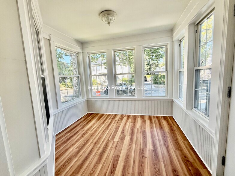 Building Photo - 66 Park St