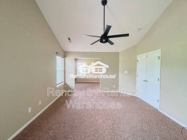 Building Photo - 601 Whisper Walk