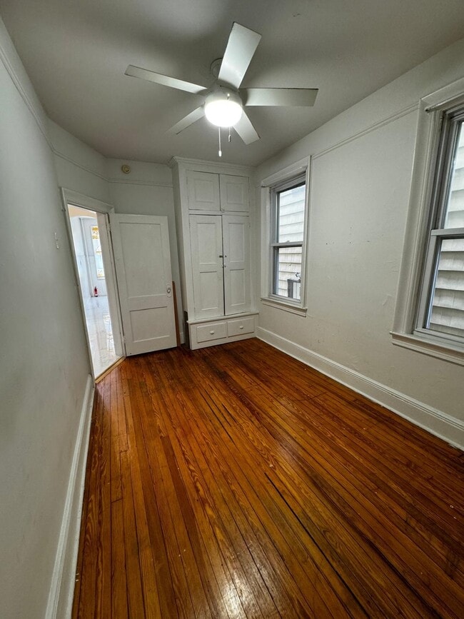 Building Photo - 76 W 45th St