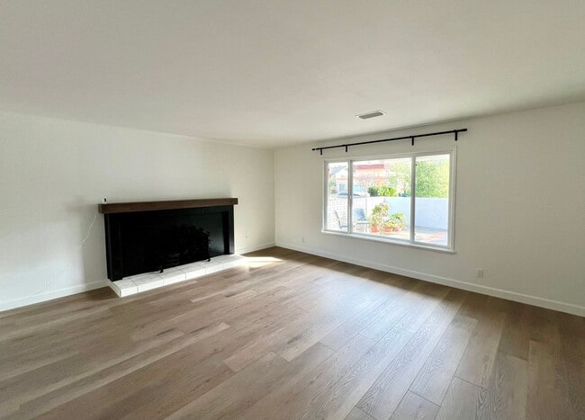 Building Photo - Rare 4 Bedroom pool home available in Cypress