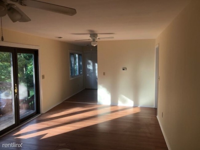 Building Photo - 2 br, 1 bath Condo - 58 Towne House Rd