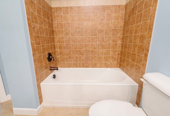 Building Photo - Gorgeous 3 Bedroom 2.5 Bathroom Townhome- Located in Stone Creek Village, Cary! Available August ...