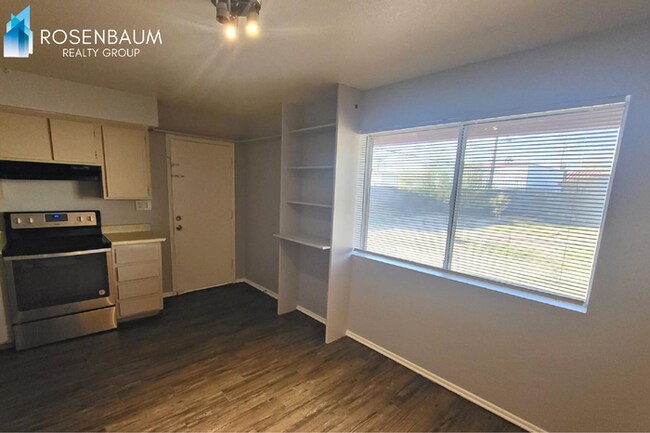 Building Photo - Charming 3-Beds, 1.25-Bath Single-Level Home in Apache Junction!