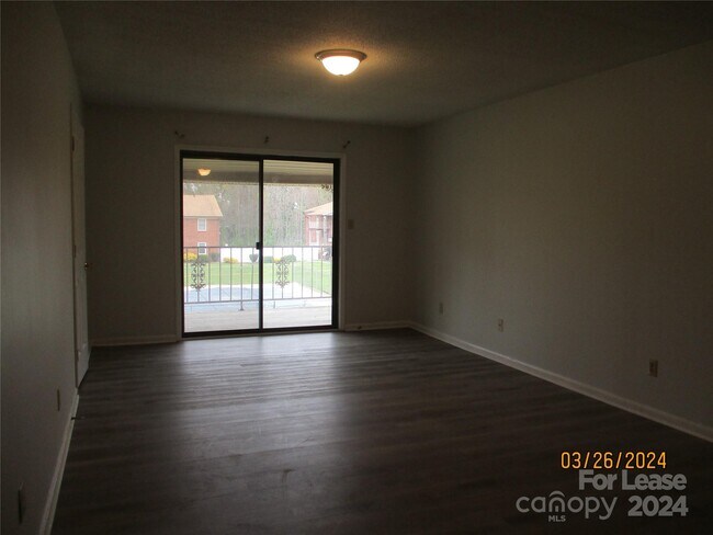 Building Photo - 120 Briarcliff Dr