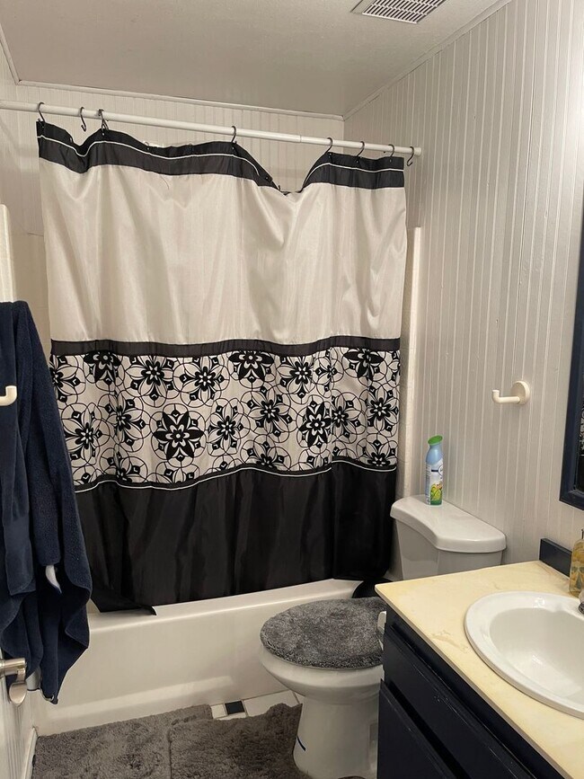 Building Photo - Updated 2 Bedroom, 2.5 Bath Condo Includes...