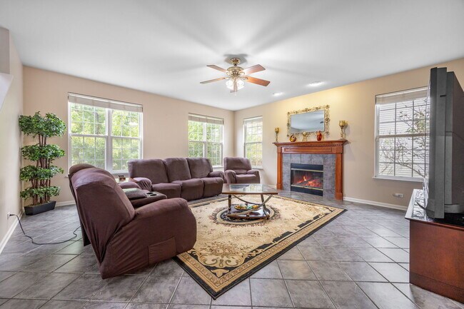 Building Photo - 2566 Rourke Dr