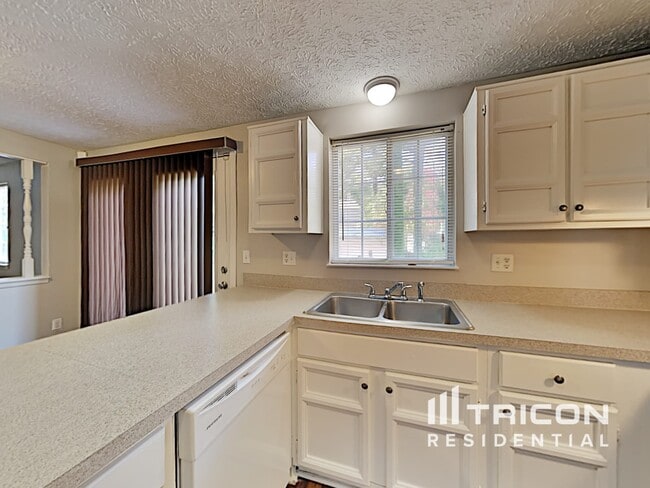 Building Photo - 4928 Rockborough Trail NW