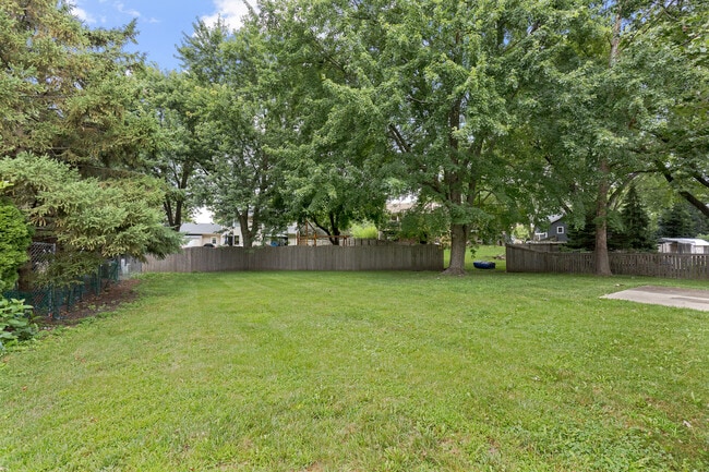 Building Photo - 135 Encina Dr