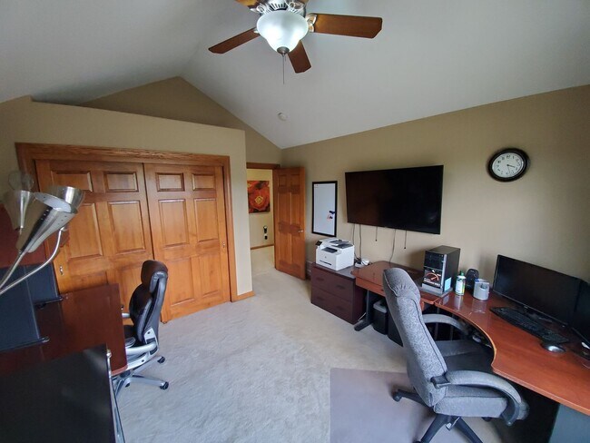 Building Photo - Menomonee Falls 4 bedroom