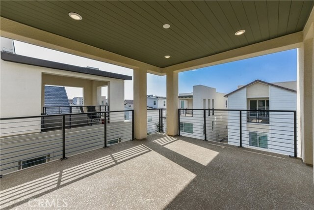 Building Photo - 113 Pitch