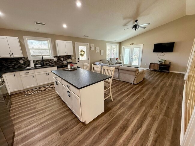 Building Photo - 813 Eaton Hollow Rd SW