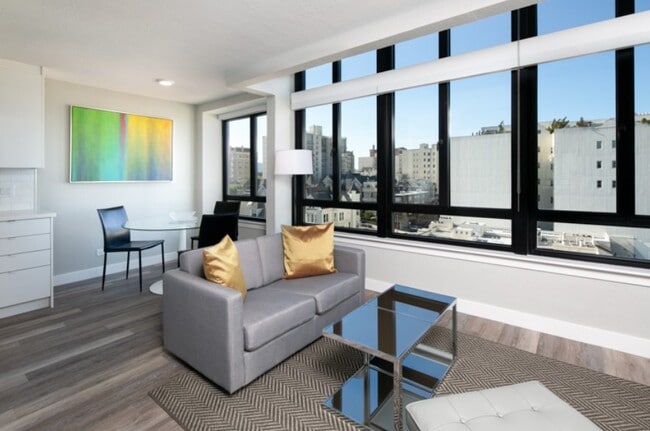 Building Photo - 2000 Broadway Street Apartments