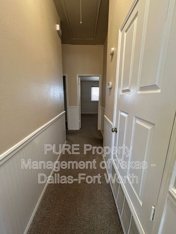 Building Photo - 7628 Hollow Forest Dr
