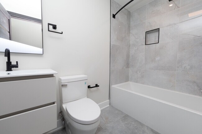 Building Photo - 2541 Turner St