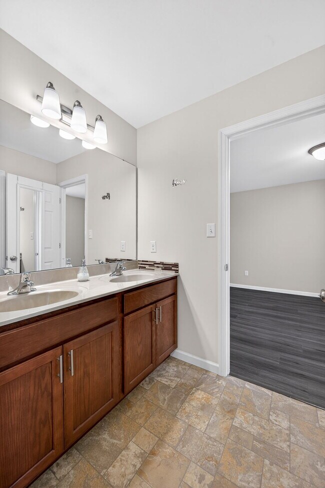 Building Photo - 3501 Charlestowne Crossing Dr